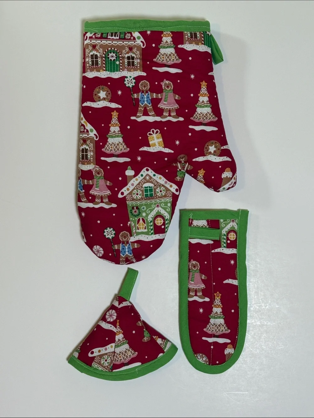 Handmade Christmas Holiday Gingerbread House Themed Quilted Oven Mitt 6 Pc Set